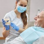 implantes dentales para adultos mayores
